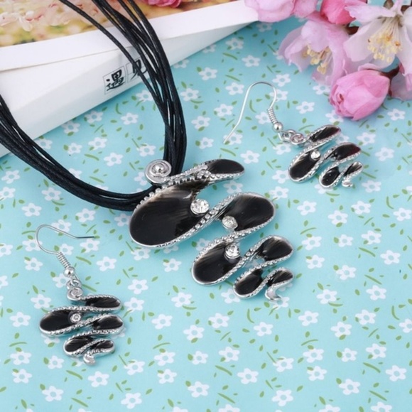 Fashion Python Pendant Necklace & Earrings Set - Picture 2 of 4